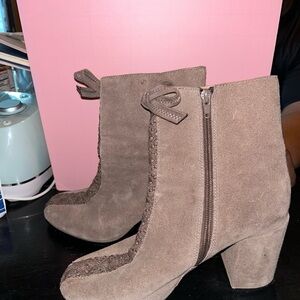Chic Brown Heeled Boots with Suede Finish